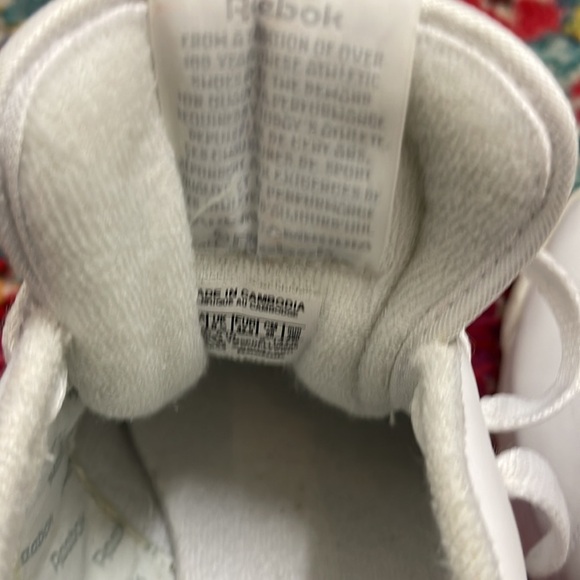 Reebok Classic Ladies size 11 athletic shoe Excellent condition - Picture 8 of 8
